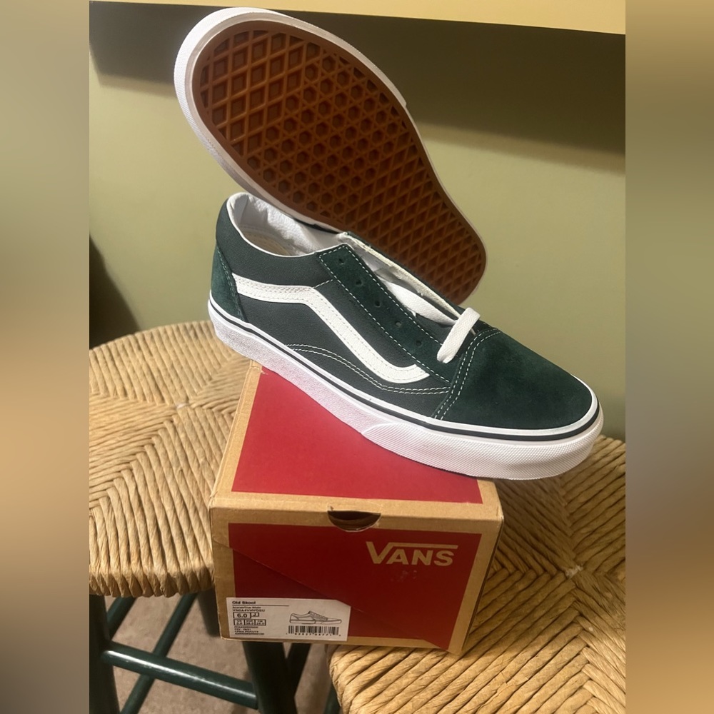 Vans 3 different colors all brand new!!! All size 6